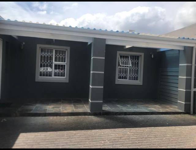 5 BEDROOM HOUSE FOR SALE IN PELIKAN PARK